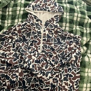 Camo quarter zip. Size large but fits small.